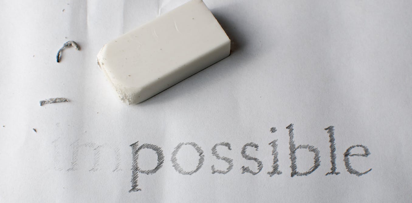 Слово possible. Impossible is possible. Impossible надпись. Impossible i'm possible. Impossible is possible перевод.