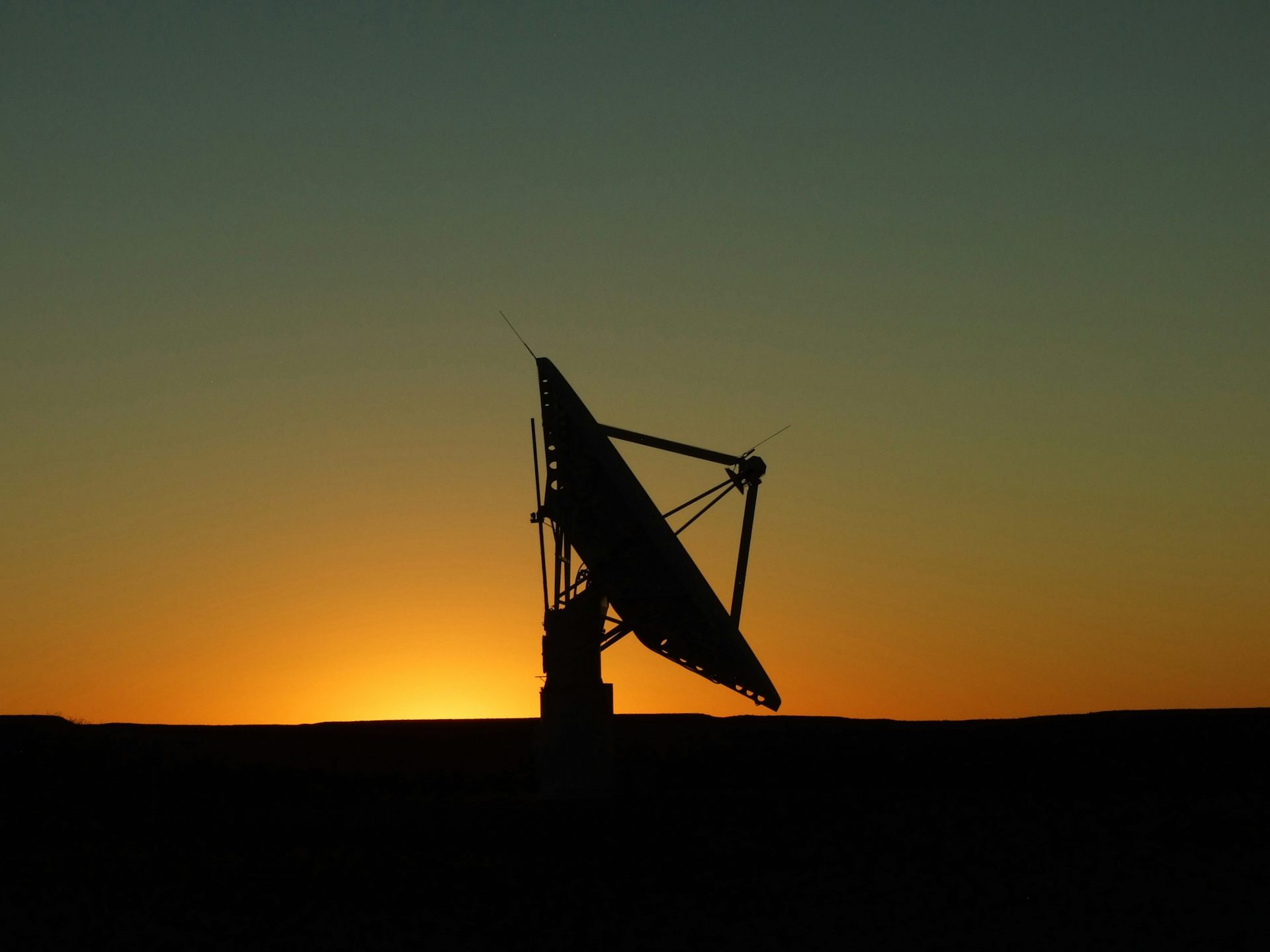 Splitting the SKA why a dualsite setup is a win for everyone