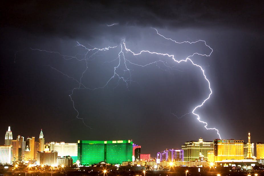 File:Las Vegas Paris Hotel By Night.jpg - Wikimedia Commons