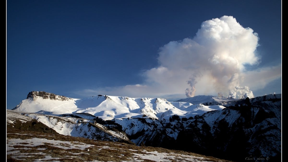 Update Iceland S Volcanic Ash Plume Shrinks But Some Flights Still Cancelled