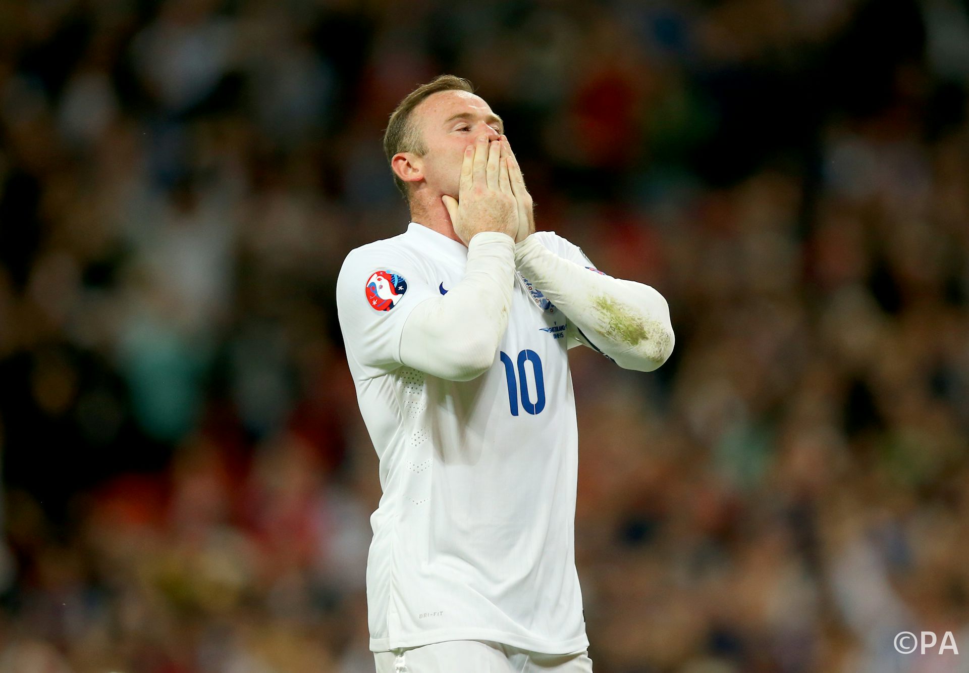 Should Wayne Rooney Play In Euro 16