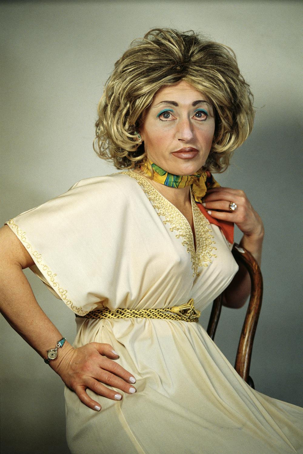 Resultado de imagem para cindy sherman woman