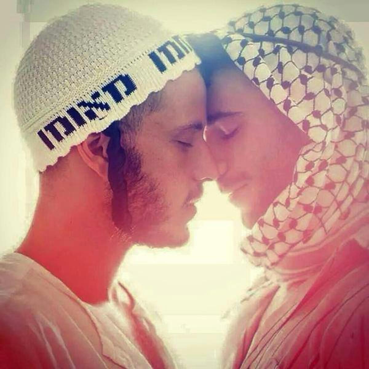 Couple gay kissing picture
