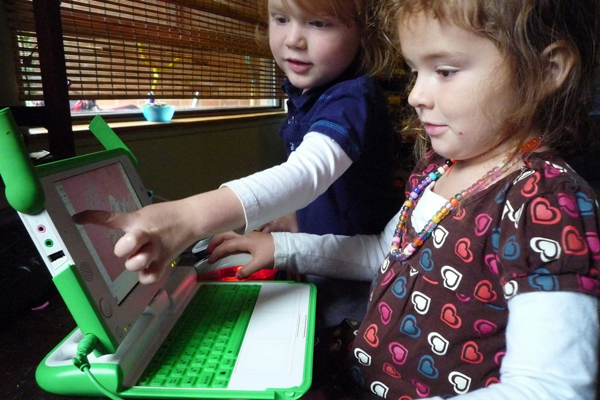 child learning laptop