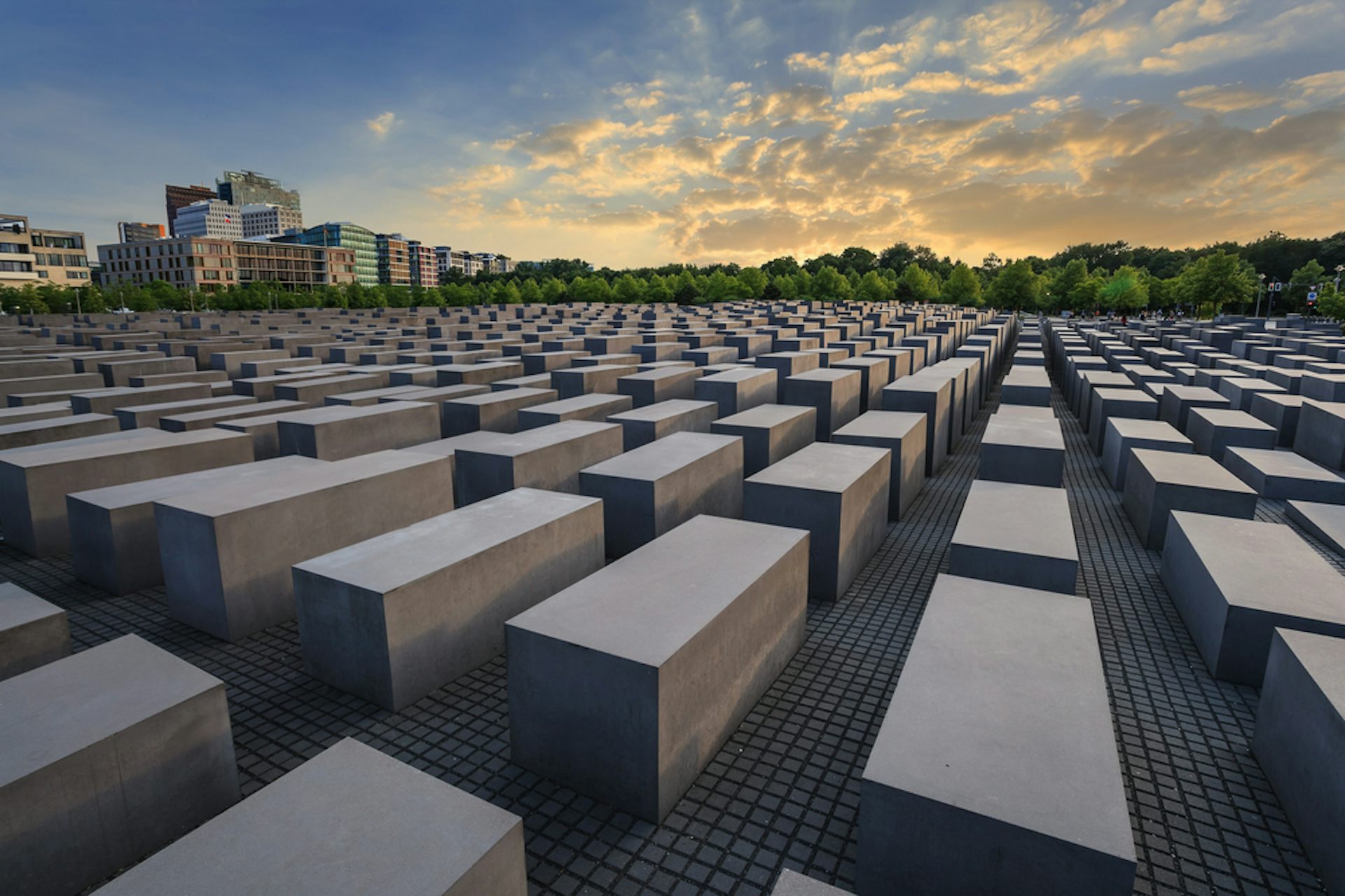 From The Somme To 7/7: What War Memorials Can Tell Us About Ourselves