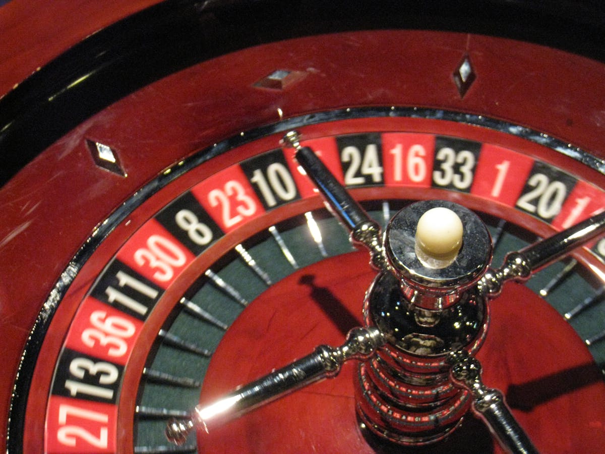 How to beat the casino roulette tables