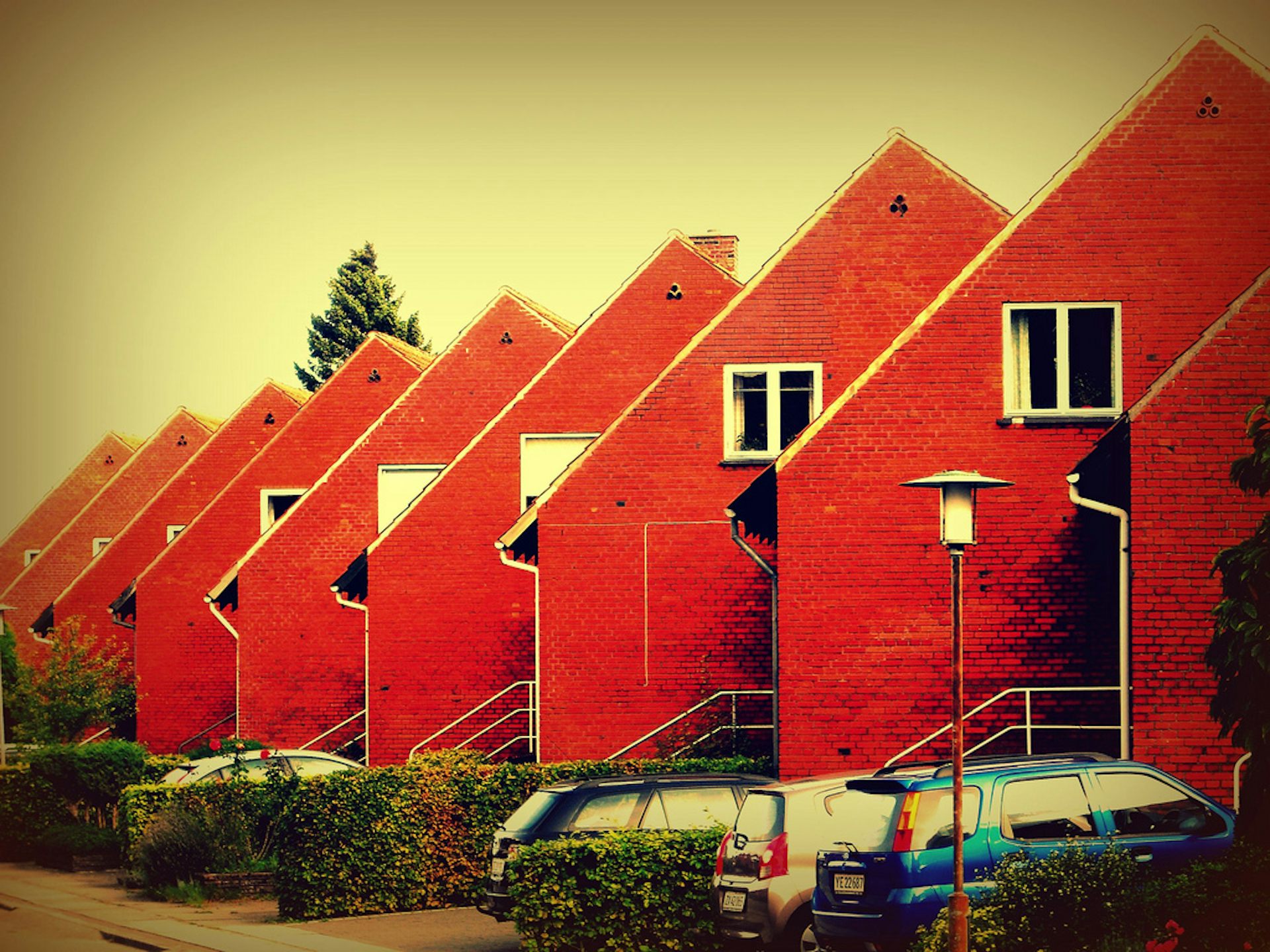 The housing market is looking worryingly like a pyramid sales scam