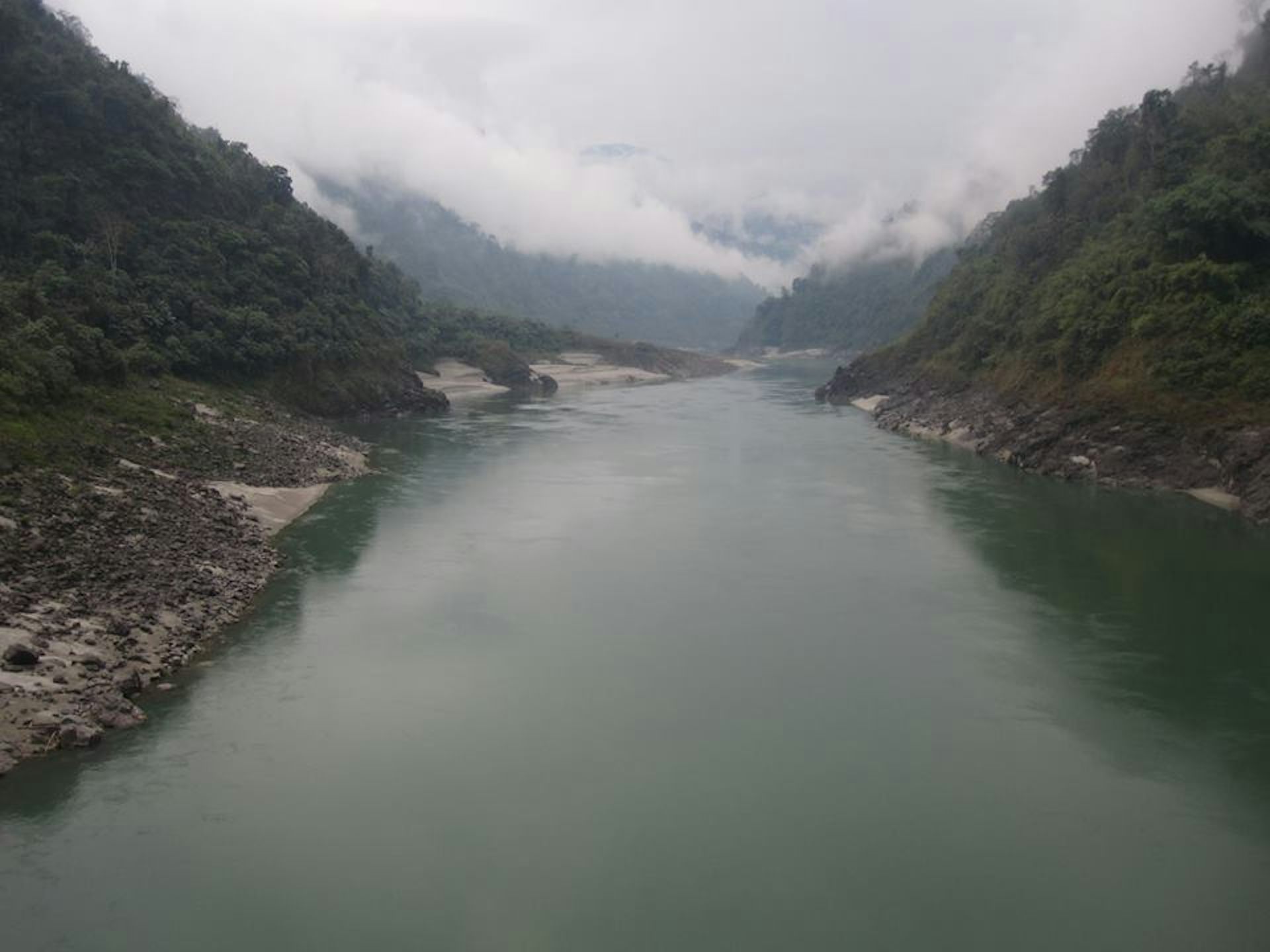 Индия китай реки. Ганг и Брахмапутра. Река Брахмапутра Гималаи. Реки Индии инд и ганг. Река инд в Индии.
