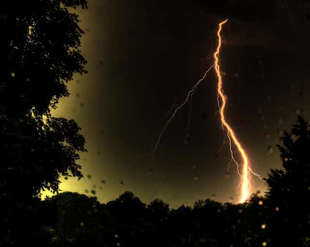 Catching lightning in a fossil – and calculating how much energy a