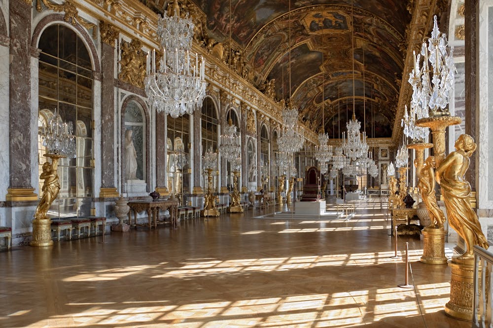 Donald Trump's decor inspired by French king Louis XIV and the palace of  Versailles - ABC News
