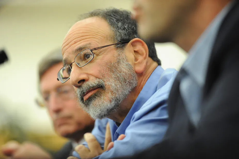 Match-making economists earn Nobel prize for economic engineering