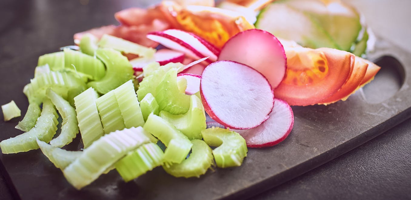 How chopping vegetables changes their nutritional content