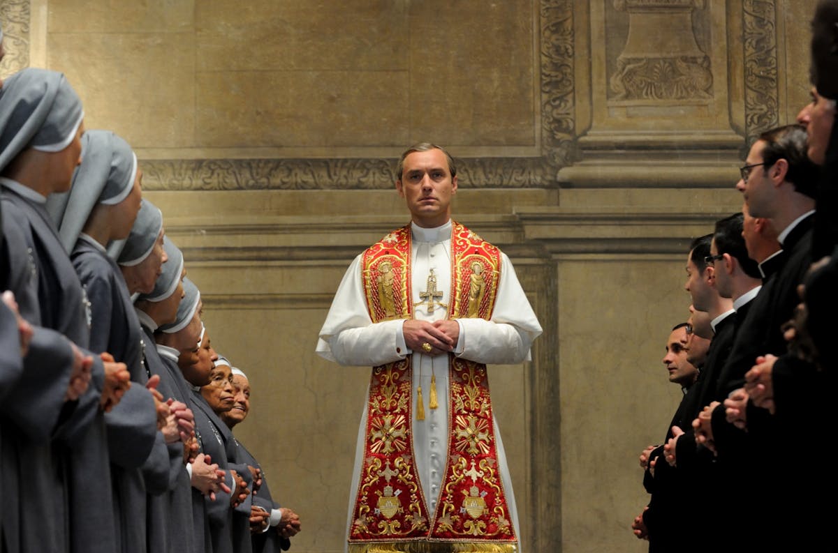 overvåge erindringsmønter velstand An act of faith: watching The Young Pope
