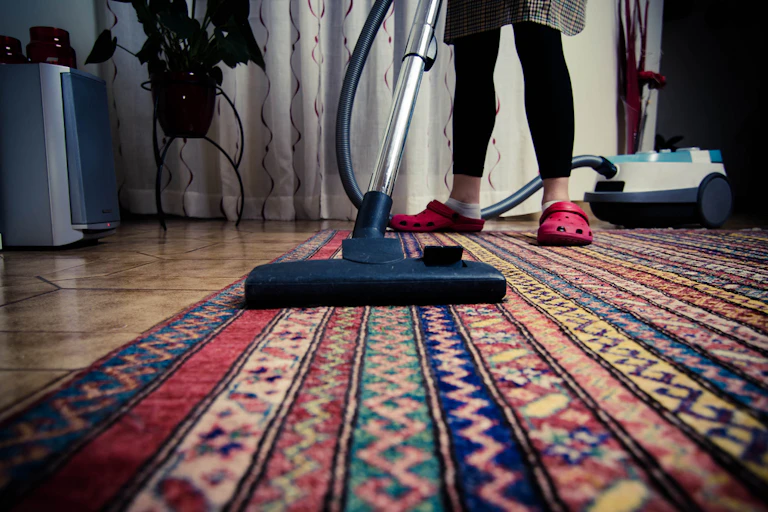 What Happens to a Spider Inside a Vacuum?