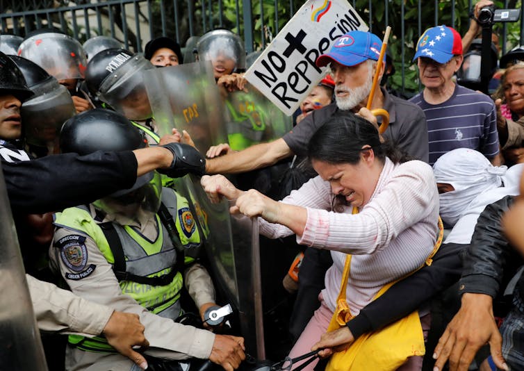 El bombardeo de noticias falsas distorsiona la realidad en Venezuela