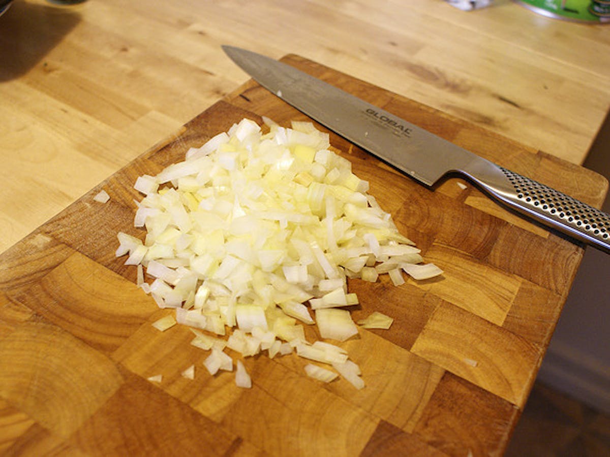 Monday S Medical Myth Chewing Gum Stops Onion Tears