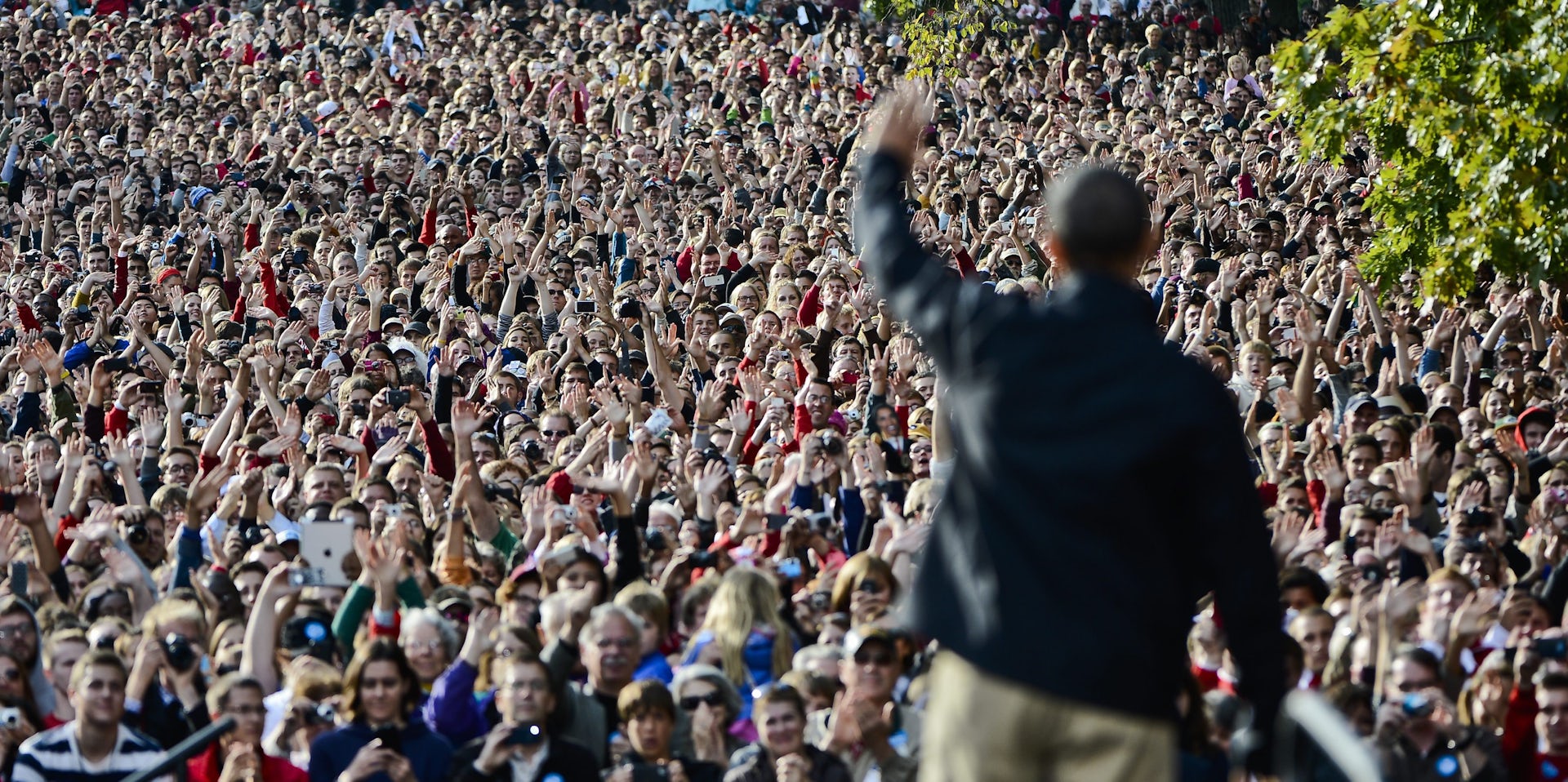 Стихийная толпа. Мош пит слэм. Человек толпы. Человек толпы. Их еще толпы.