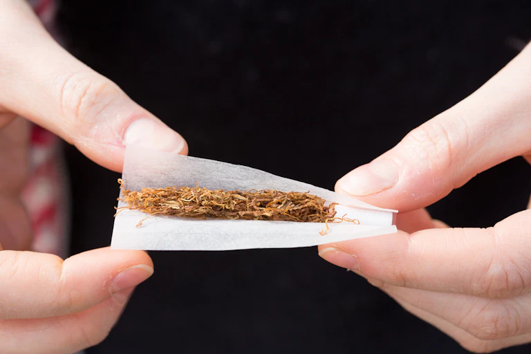 rolled tobacco cigarette Busting the myth that roll-your-own tobacco has fewer additives rolled tobacco cigarette Busting the myth that roll-your-own tobacco has fewer additives