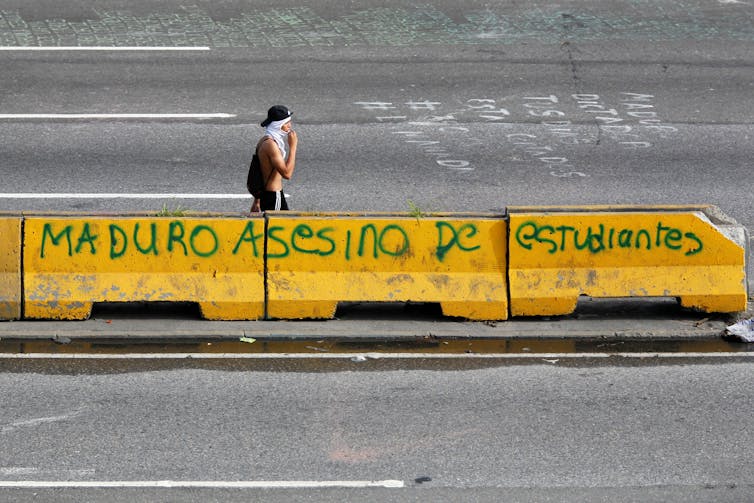 ¿Marchar o migrar? Para los jóvenes en Venezuela, esa es la pregunta