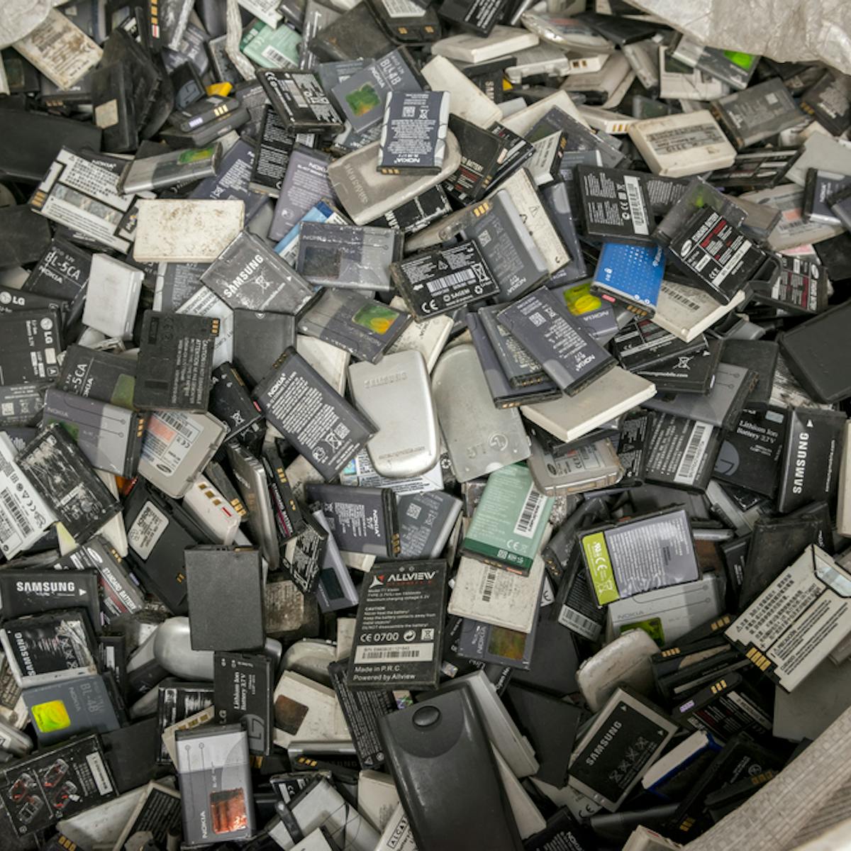 Explainer How To Extend Your Phone S Battery Life