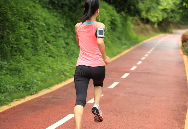  Les applications de suivi des performances sportives sont très prisées des adeptes de la course à pied. Shutterstock 