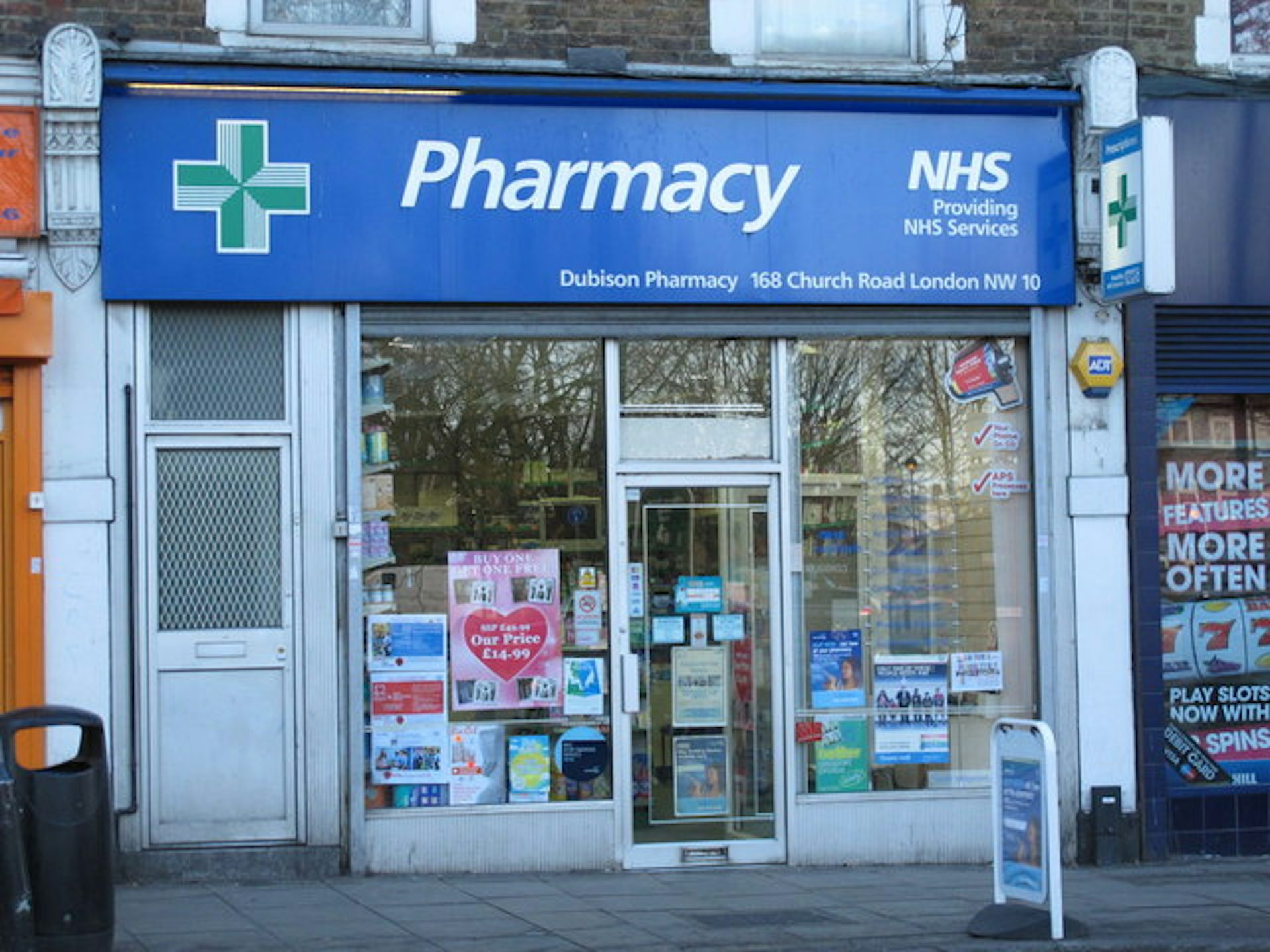 Аптека в доме. Аптека дом с колесами. Аптека с улицы. Pharmacies in the uk.