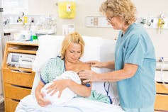 mom-breastfeeding-in-hospital