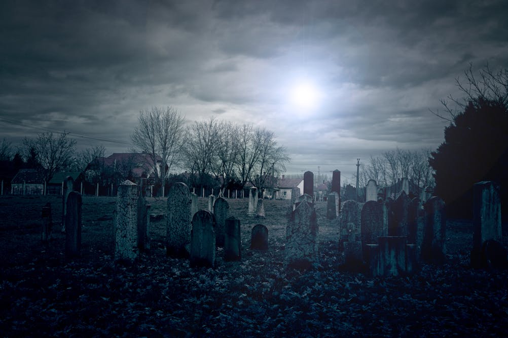 Кладбище ночью дорога