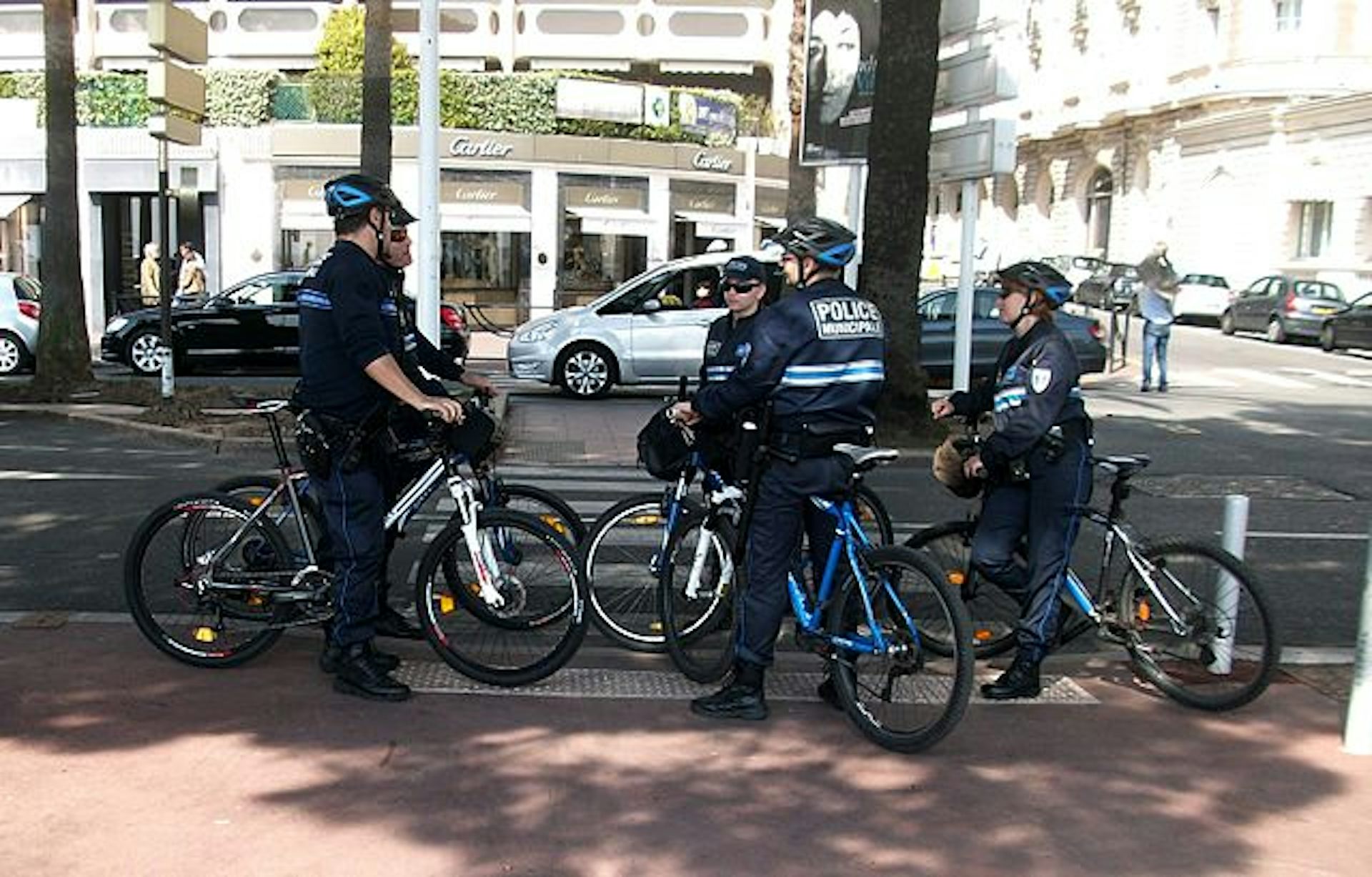 Police De Proximité : Sortir Du Roman Policier National