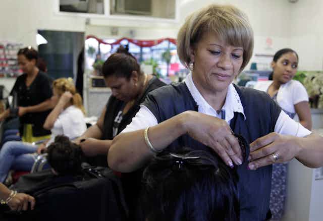 At the beauty salon, Dominican-American women conflicted over quest for  straight hair