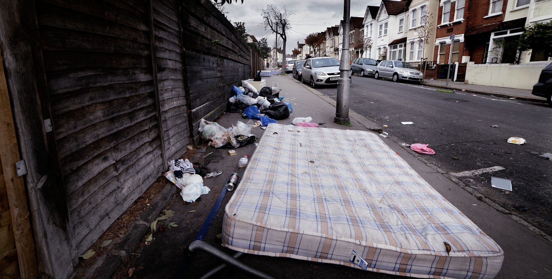 garbage bins uk