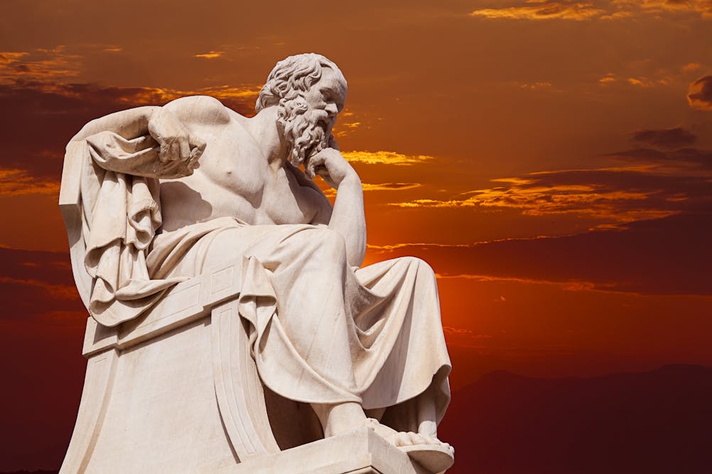 Размышления о боге. Греческий философ Сократ. Древнегреческий мыслитель Сократ. Философы древней Греции Сократ. Философы статуи Сократ.