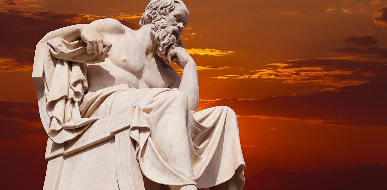 Размышления о боге. Греческий философ Сократ. Древнегреческий мыслитель Сократ. Философы древней Греции Сократ. Философы статуи Сократ.