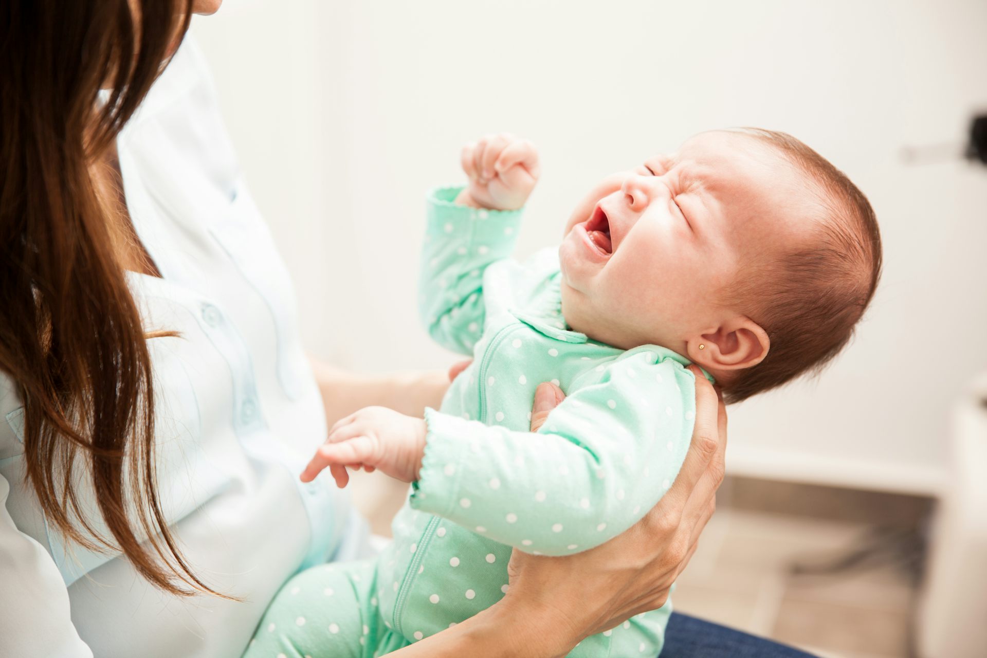 newborn cries more with mom