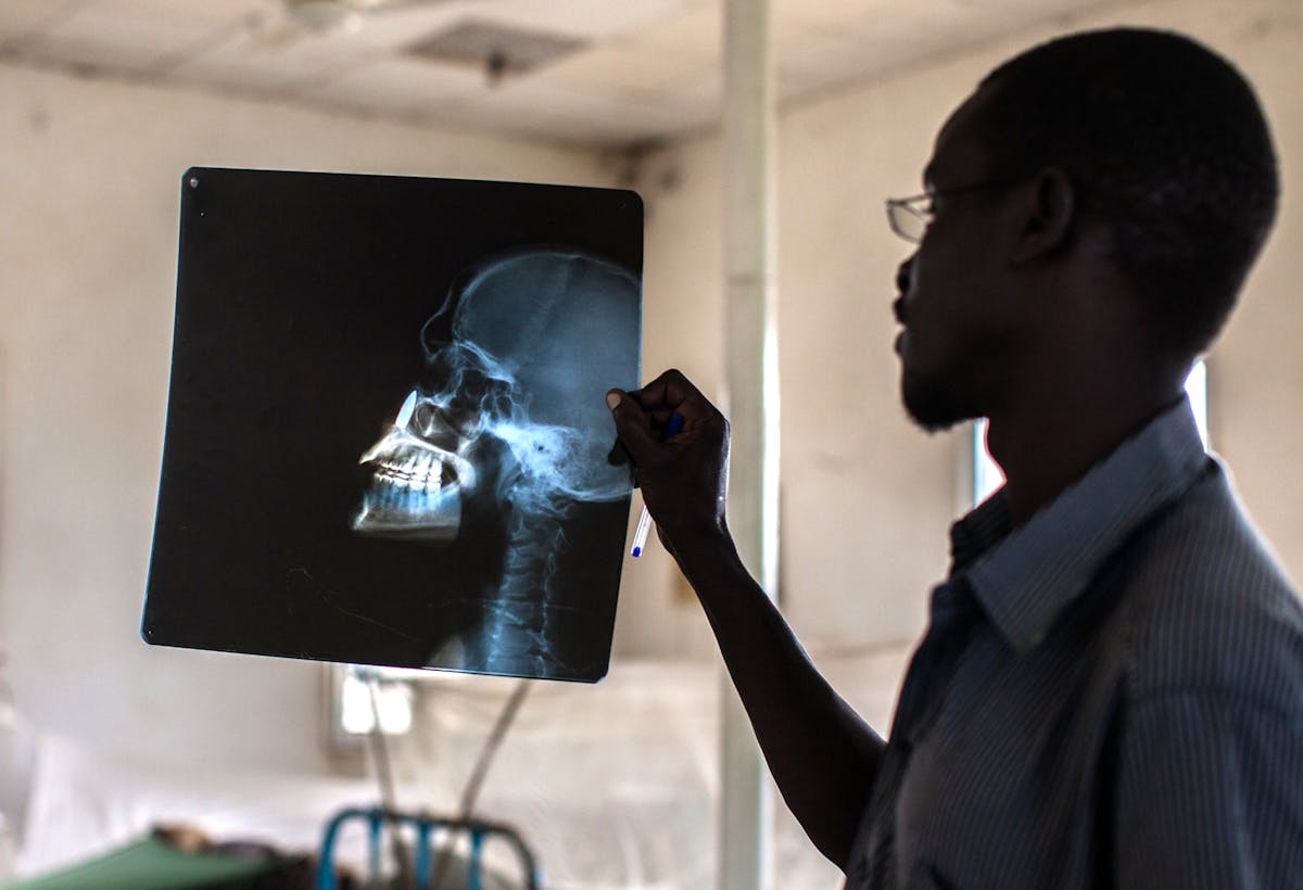 Kalmte onder Vriendin Africa needs to start creating its own medical technology. Here's how