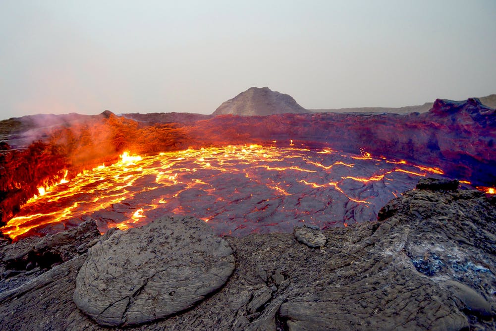 Насколько горячий. Вулкан эрта але Эфиопия. Афарская котловина. Геотермальная Энергетика магма. Щитовидные вулканы.