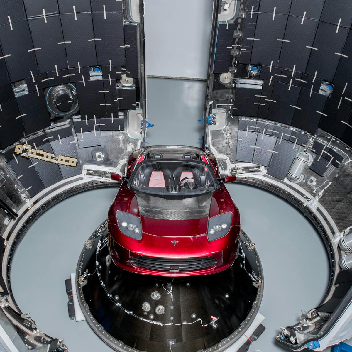 Elon Musk Is Launching A Tesla Into Space Here S How Spacex Will Do It