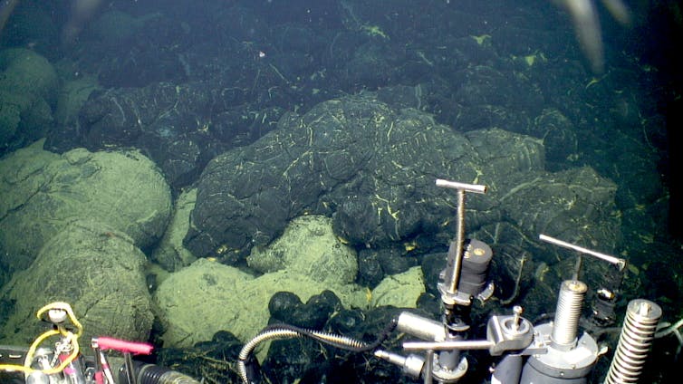 More bad news for dinosaurs: Chicxulub meteorite impact triggered global volcanic eruptions on the ocean floor
