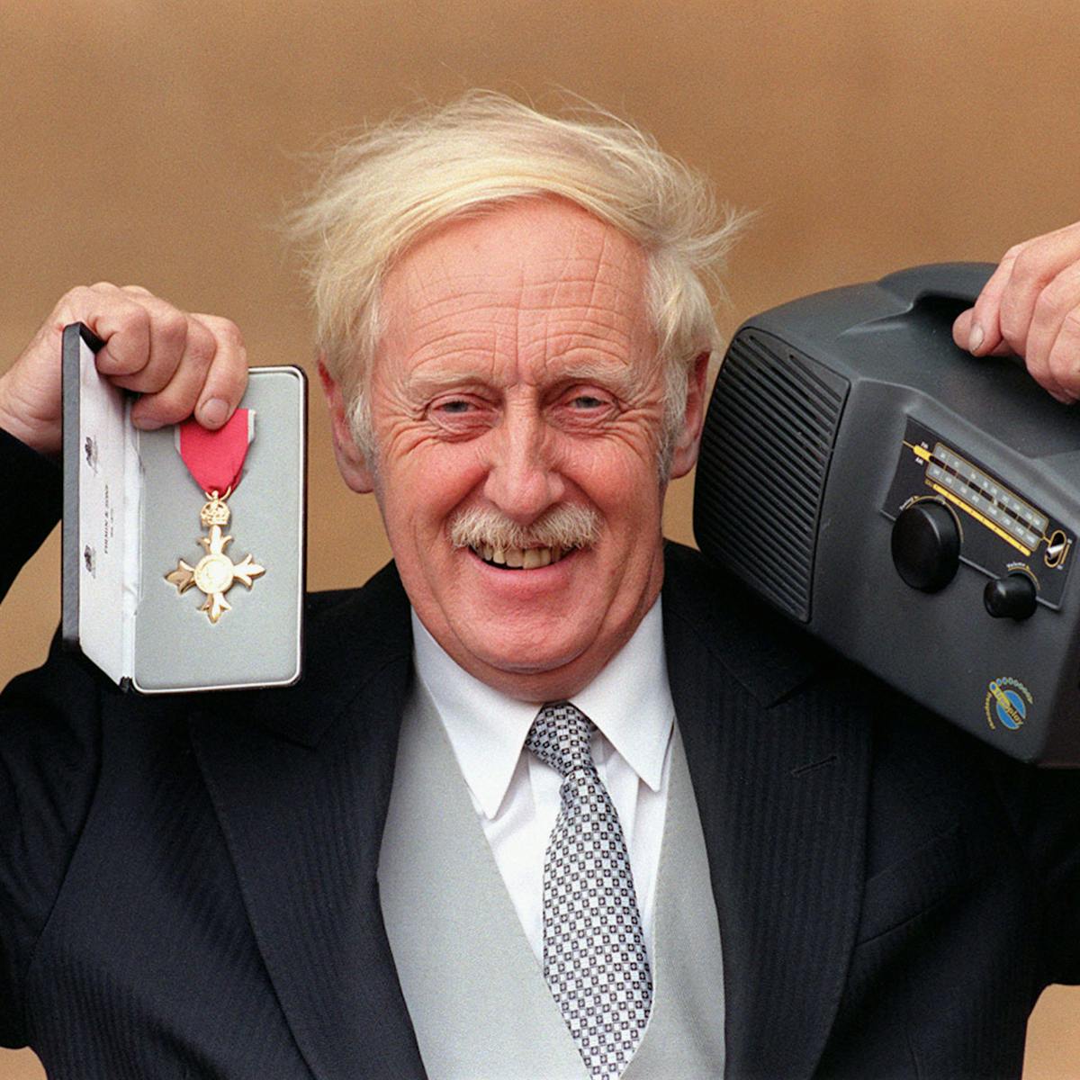 Trevor Baylis The Wind Up Radio Inventor Who Forced Companies To Take Sustainable Design Seriously Trevor Baylis The Wind Up Radio Inventor Who Forced Companies To Take Sustainable Design Seriously