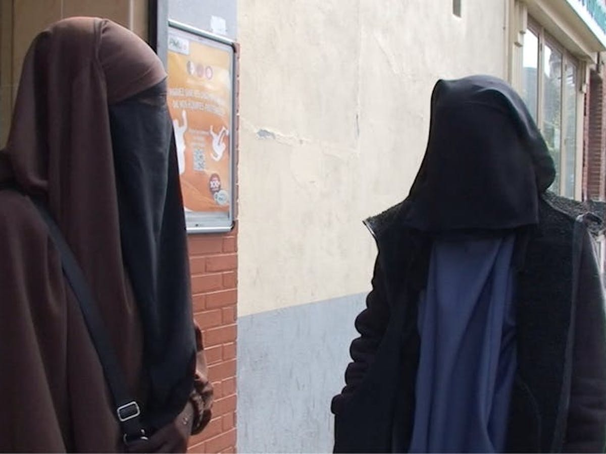 Cerita Perempuan Prancis Setelah Menanggalkan Niqab