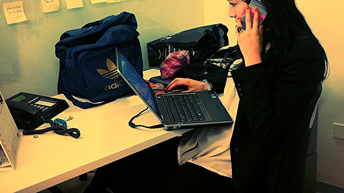 Les Journalistes En France En 2018 Moins Nombreux Plus De Femmes Et Plus Precaires