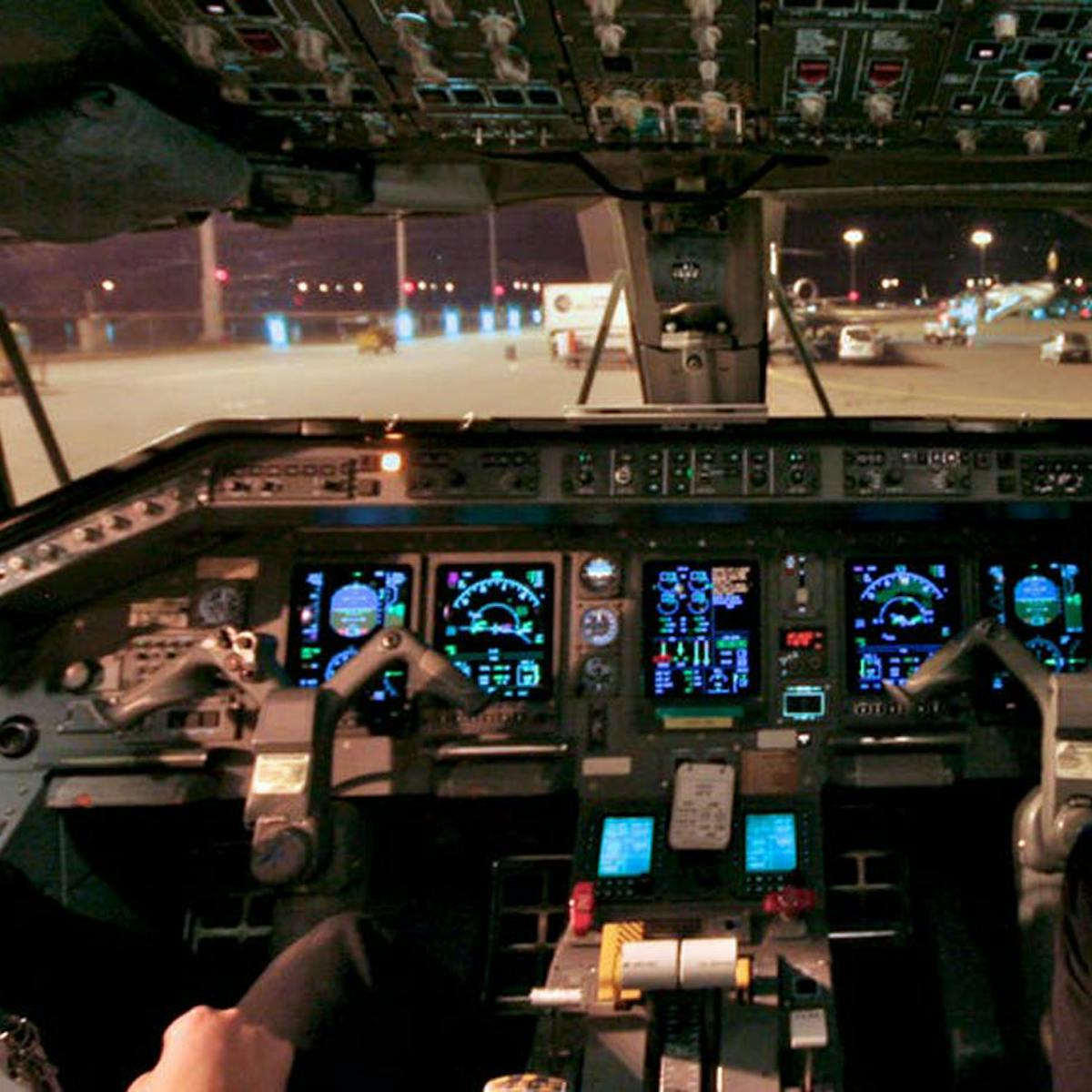 Download Are There Two Pilots In The Cockpit Free HD Get Wallpaper Are There Two Pilots In The Cockpit Free HD