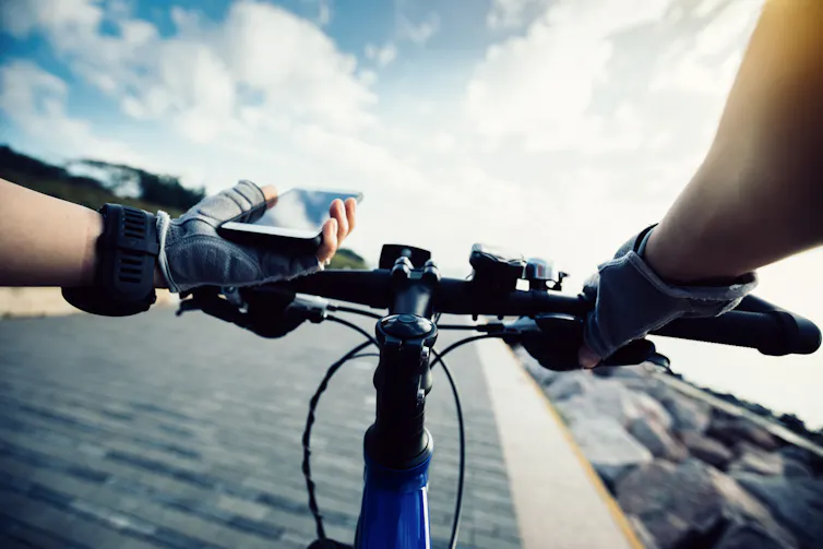 Using smartphone apps to push yourself during exercise can put you at risk. (Shutterstock)