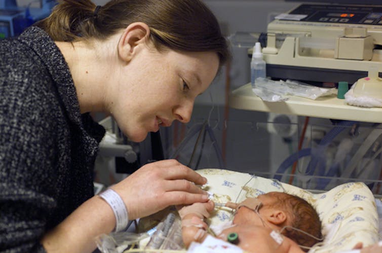 Reading and singing to preemies helps parents feel comfortable with their fragile babies