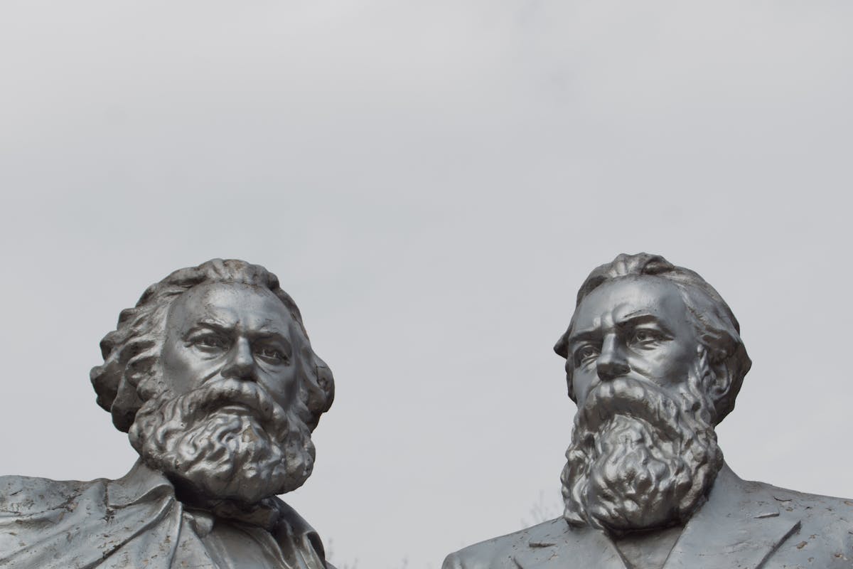 Probleem barst Begeleiden Everyone knows about Karl Marx, but what about Friedrich Engels?