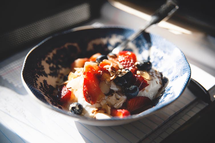 Plain, Greek, low-fat? How to choose a healthy yoghurt