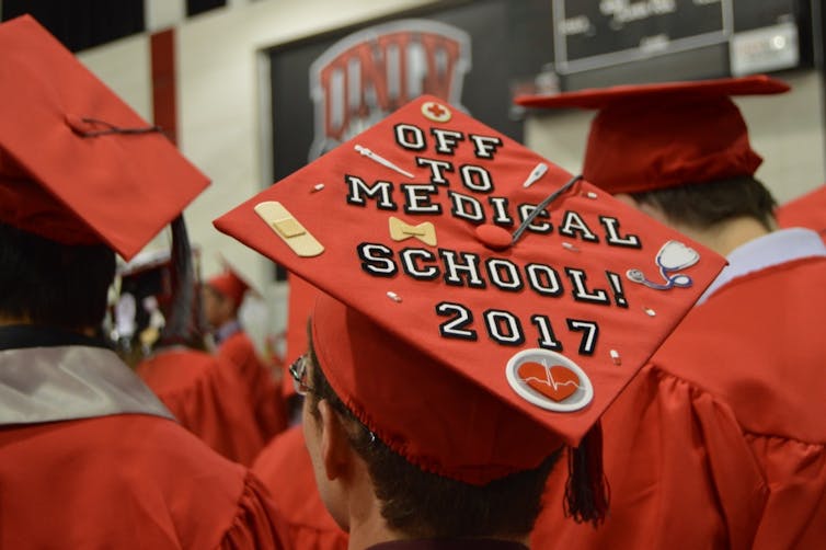 What can we learn from the way graduates are decorating their caps?