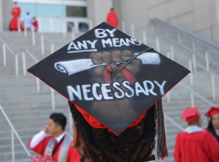 What can we learn from the way graduates are decorating their caps?