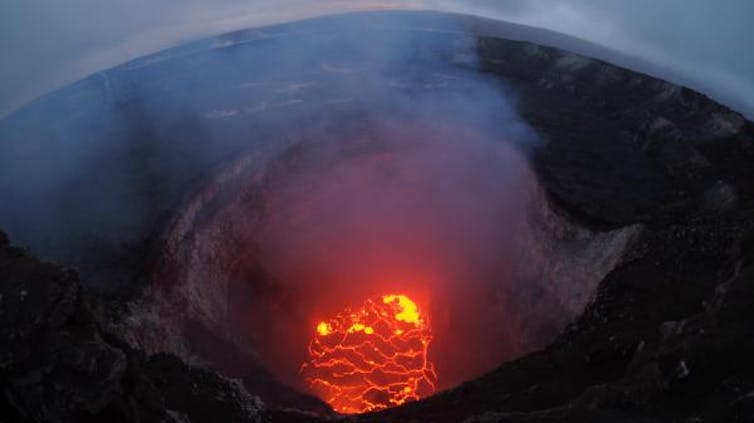 eruptions from Kīlauea volcano place the Hawaiian island on red alert