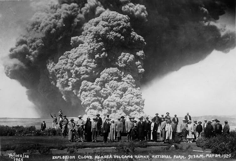 eruptions from Kīlauea volcano place the Hawaiian island on red alert